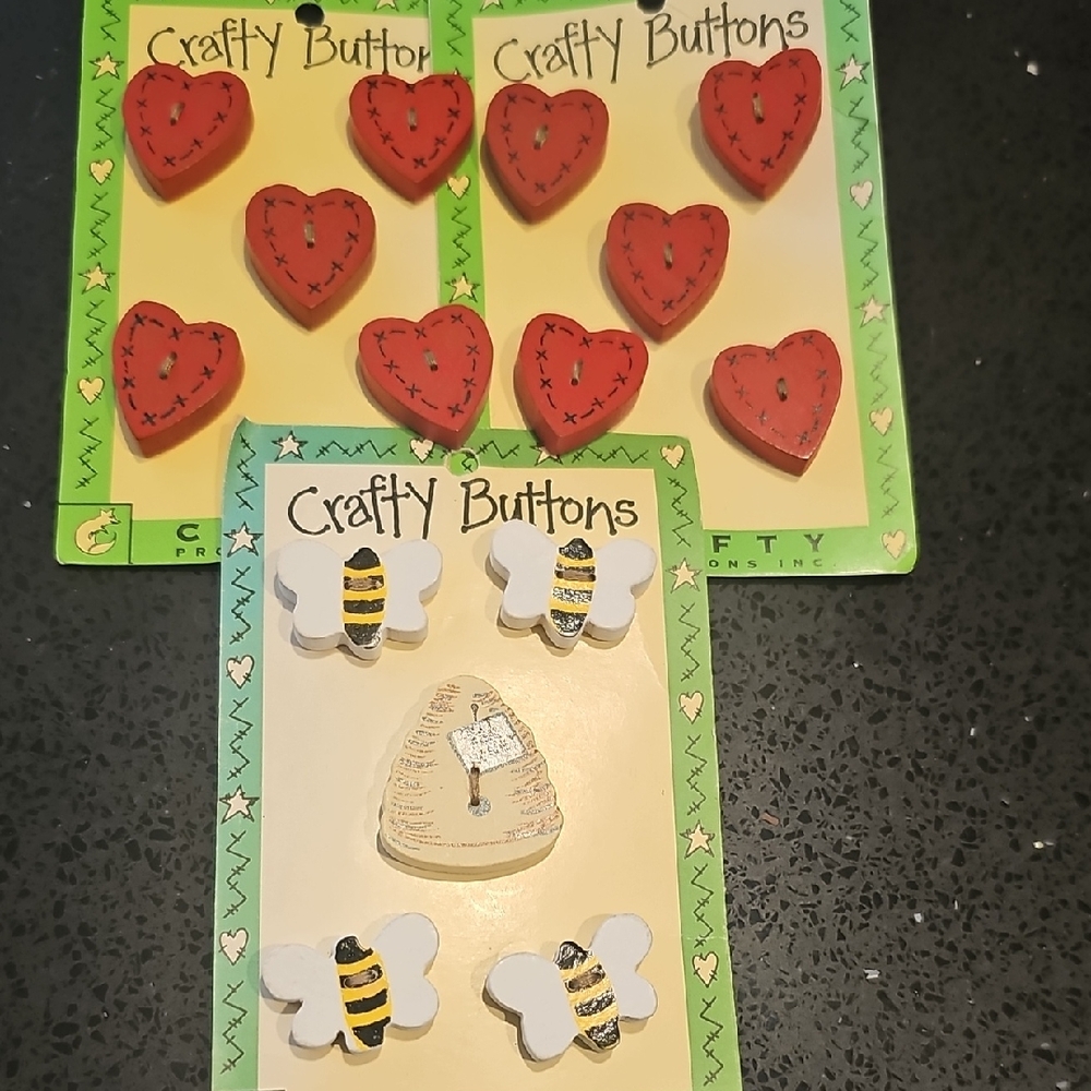Painted 90s Wood Heart And Bee Buttons